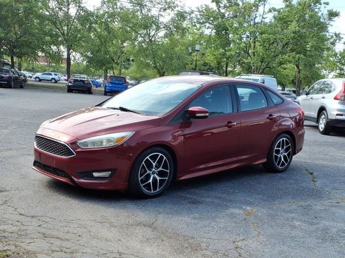 Used 2015 Ford Focus SE w/ SE Ecoboost Package FWD image 9