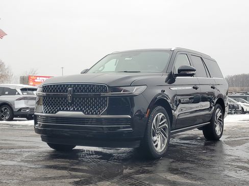 New 2025 Lincoln Navigator Reserve image 2
