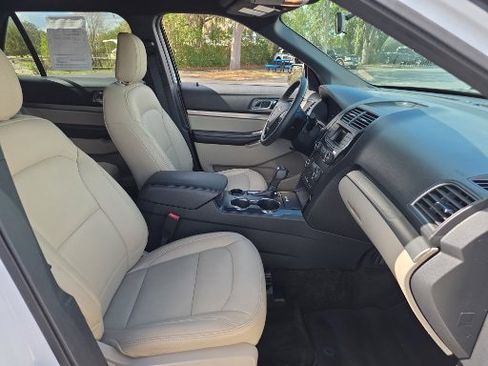 Certified 2018 Ford Explorer XLT image 14