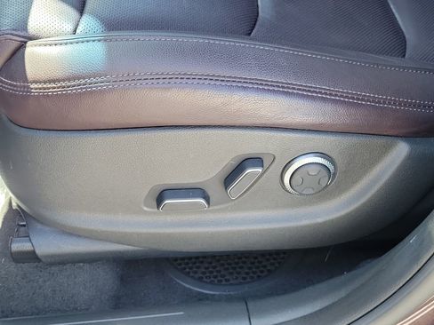 Used 2022 Genesis GV70 2.5T w/ Advanced Package image 27