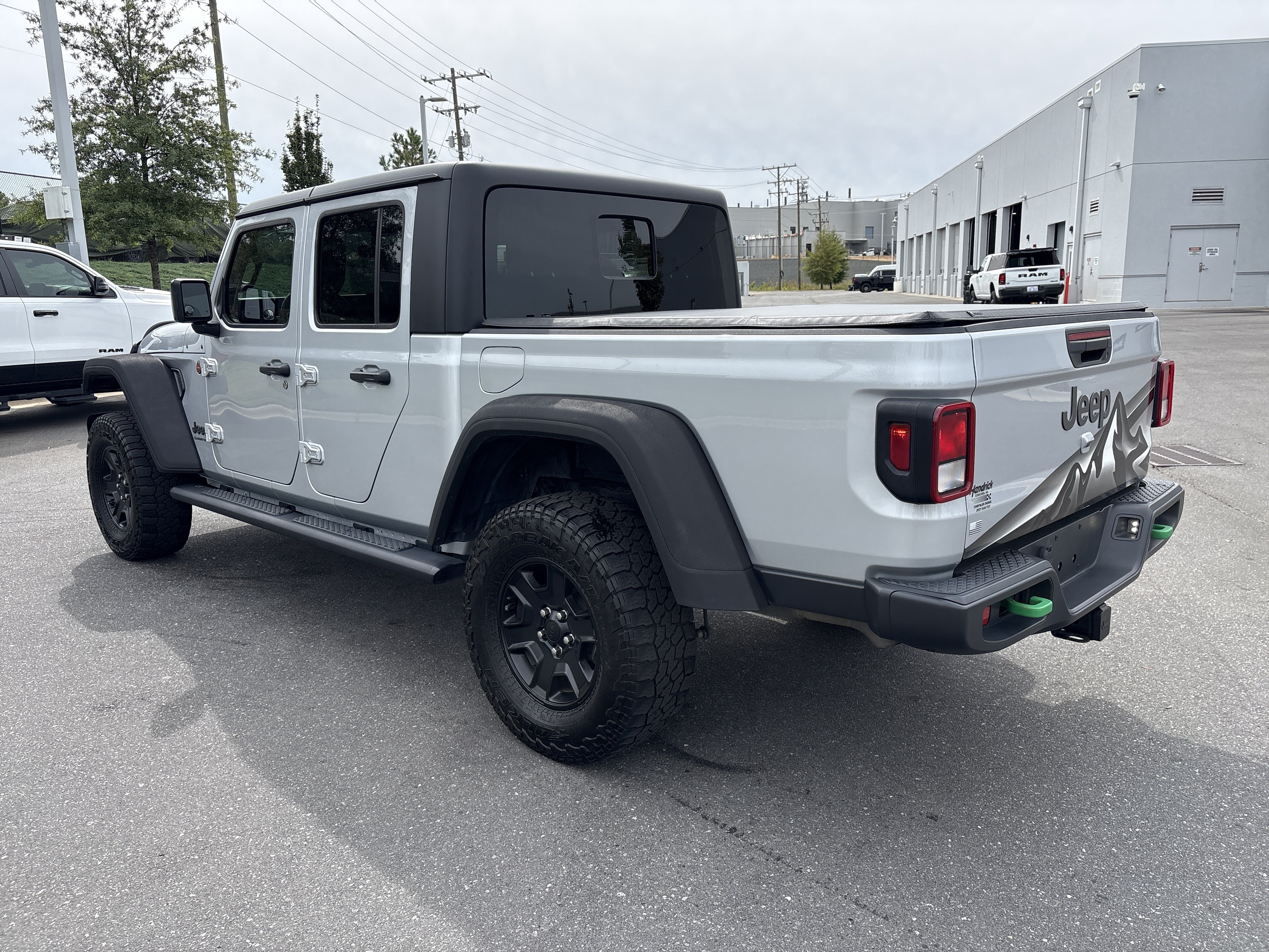 Used 2023 Jeep Gladiator Mojave w/ Cold Weather Group AWD/4WD image 7