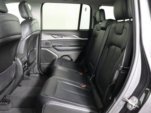 Used 2022 Jeep Grand Cherokee Limited AWD/4WD image 16
