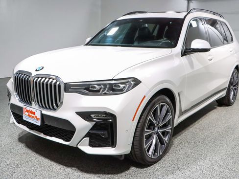 Used 2022 BMW X7 xDrive40i w/ M Sport Package image 32
