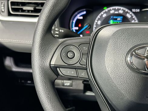 Used 2025 Toyota RAV4 XLE image 19