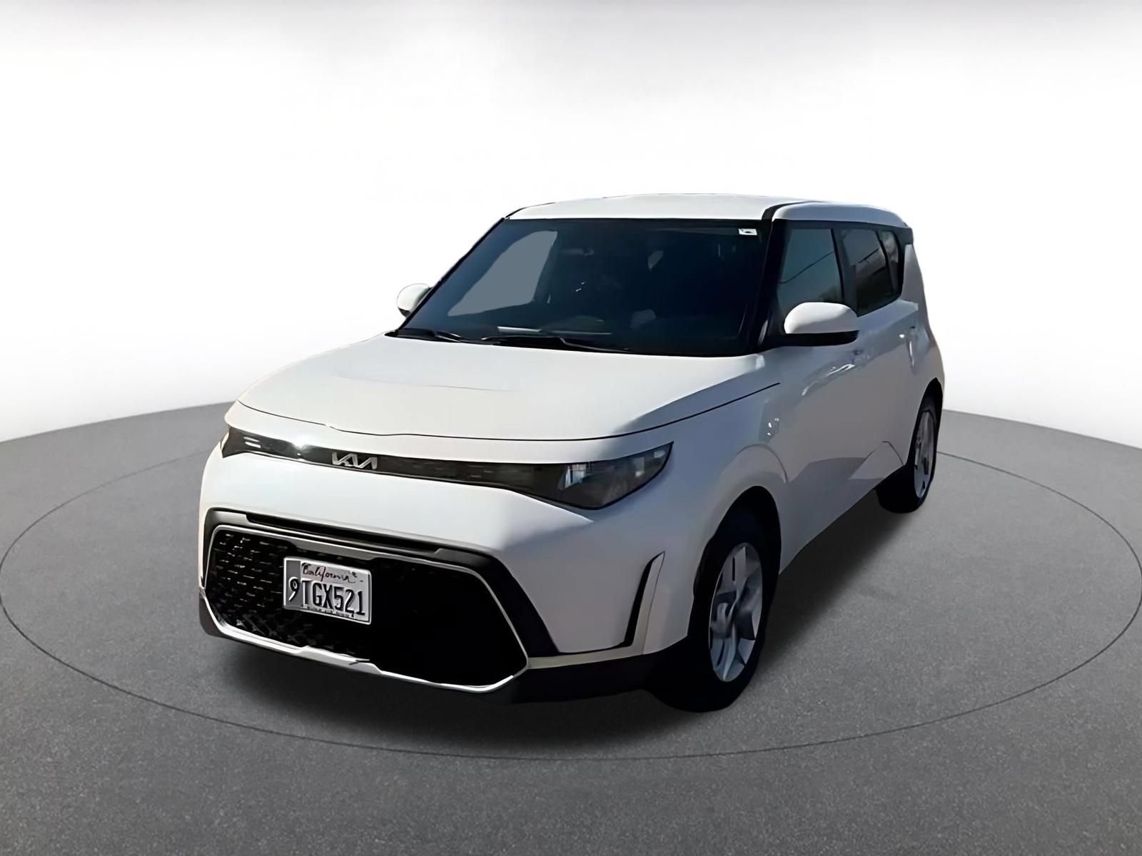 Used 2025 Kia Soul LX w/ LX Technology Package FWD image 6
