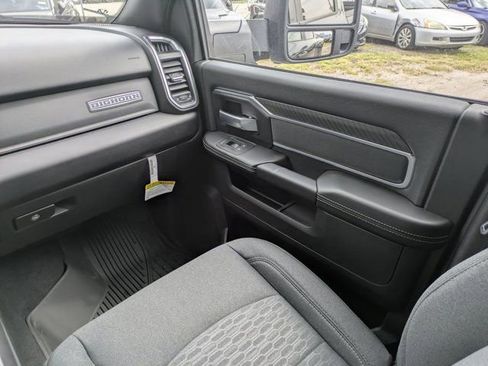 New 2026 RAM 3500 Big Horn AWD/4WD image 17