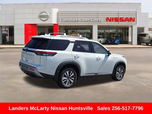 Used 2022 Nissan Pathfinder SL FWD image 3