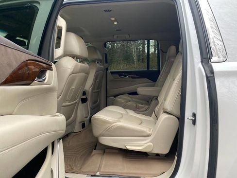 Used 2017 Cadillac Escalade ESV Standard 4dr SUV image 46