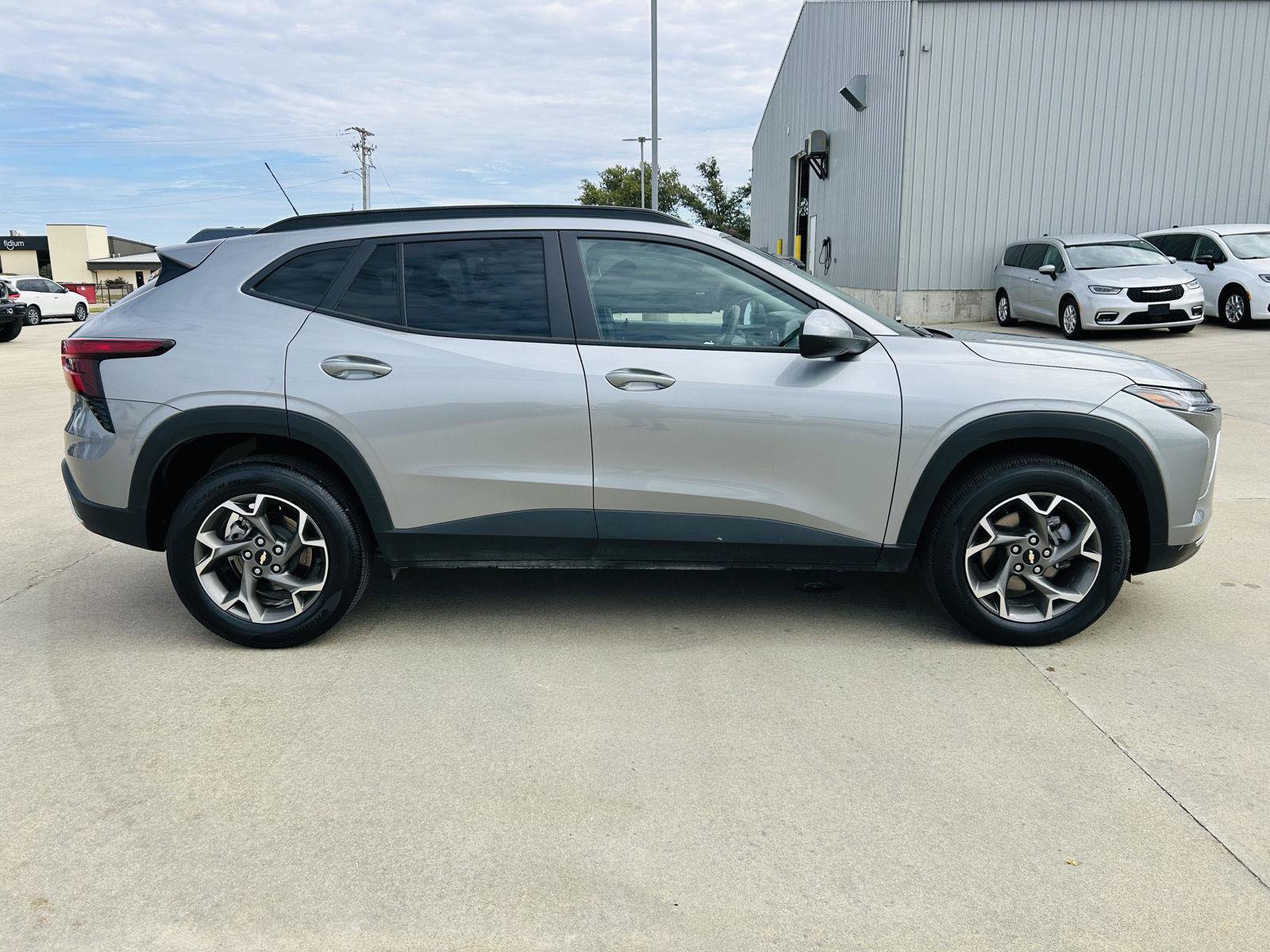 Used 2026 Chevrolet Trax LT FWD image 35