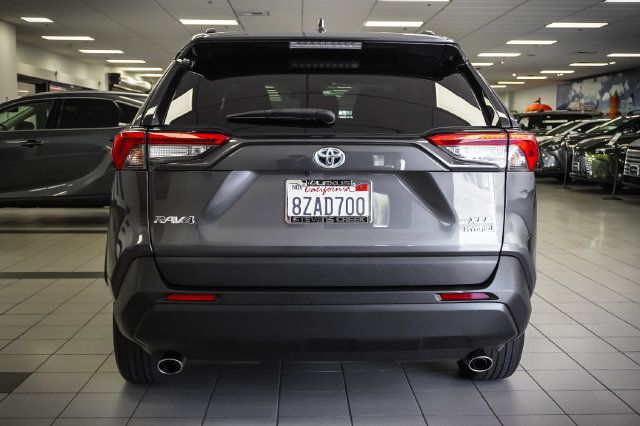 Used 2021 Toyota RAV4 XLE Premium AWD/4WD image 7
