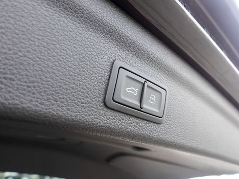 Used 2025 Audi Q3 2.0T Premium image 30