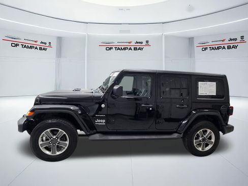 Used 2021 Jeep Wrangler Unlimited Sahara AWD/4WD image 3