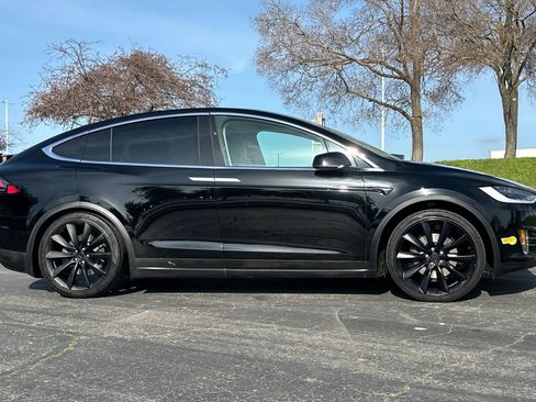 Used 2019 Tesla Model X Standard Range image 3