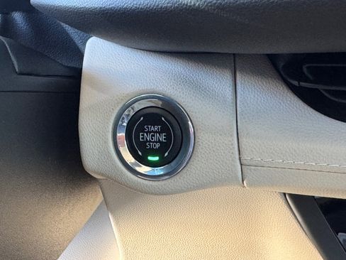 Used 2023 Buick Envision Avenir image 31