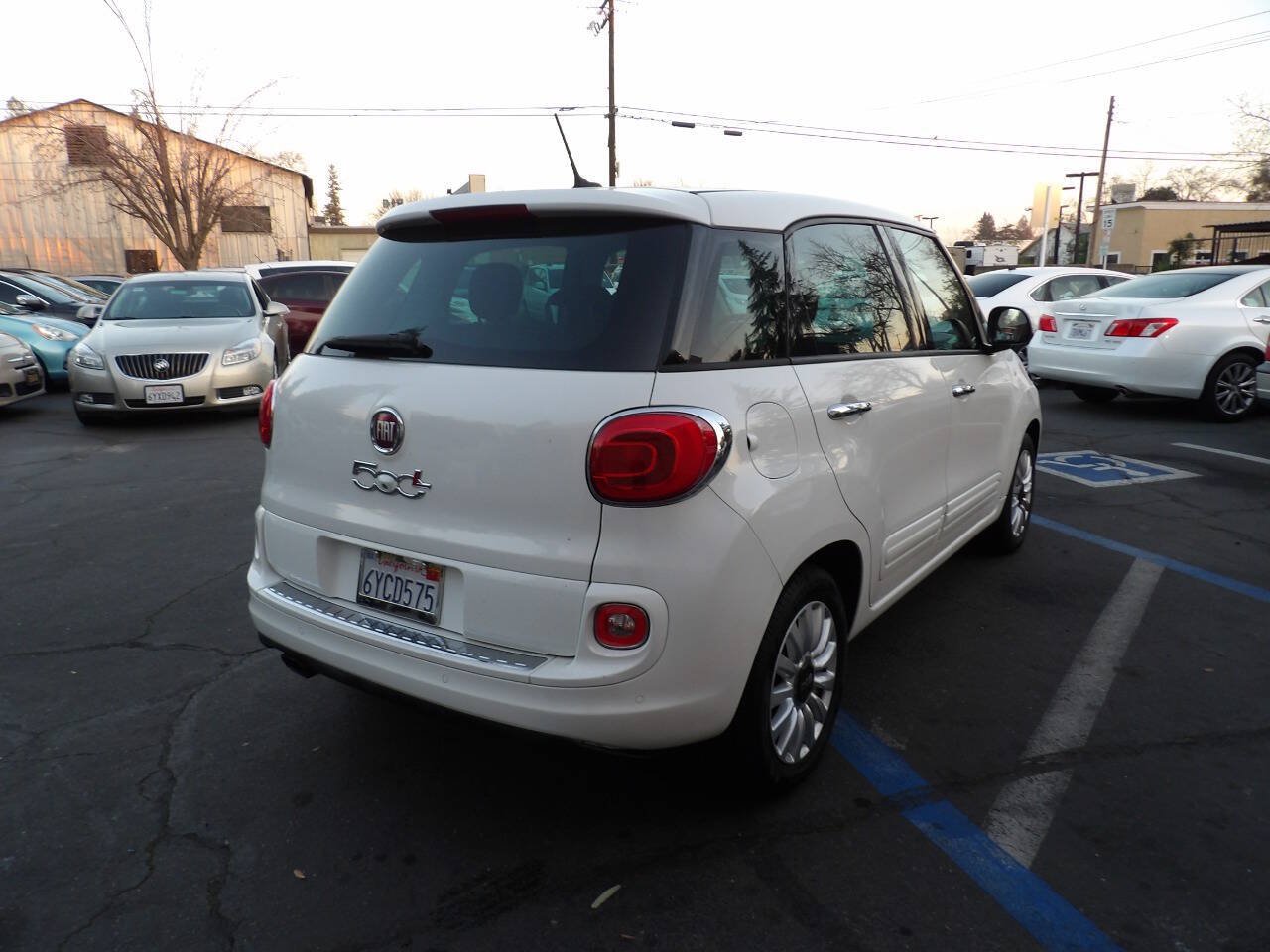 Used 2014 FIAT 500L Easy w/ Popular Equipment Group FWD image 3
