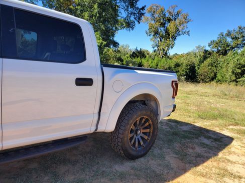 Used 2018 Ford F150 Raptor w/ Equipment Group 801A Mid image 8