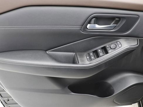 Used 2023 Nissan Rogue SV w/ SV Premium Package image 15