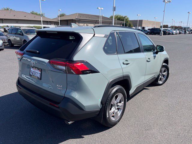 Used 2022 Toyota RAV4 XLE AWD/4WD image 3