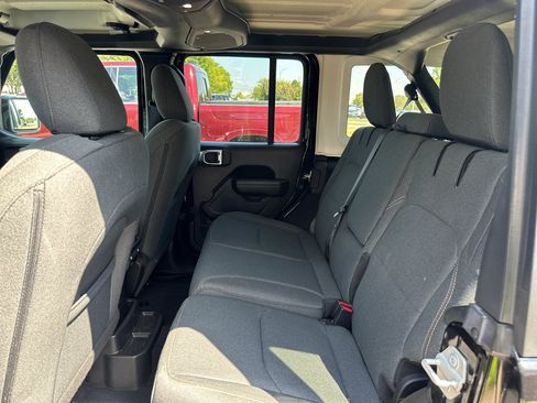 Used 2024 Jeep Wrangler Unlimited w/ Convenience Group AWD/4WD image 14