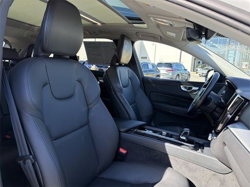 Used 2024 Volvo XC60 B5 Core image 19