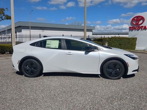 New 2026 Toyota Prius SE image 3