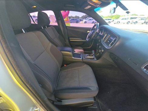 Used 2022 Dodge Charger SXT RWD image 11