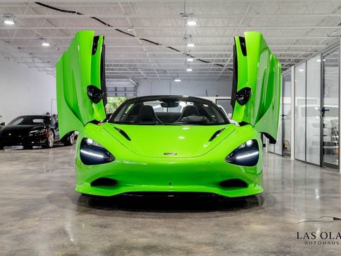 Used 2026 McLaren 750S Spider RWD image 6