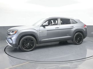 Used 2022 Volkswagen Atlas Cross Sport SE w/ Black Wheel Package video 2