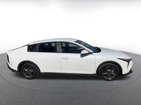 Used 2025 Kia K4 LXS image 16