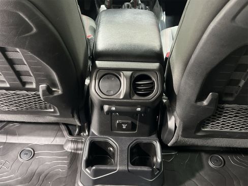 Used 2021 Jeep Wrangler Unlimited Rubicon w/ Cold Weather Group image 20