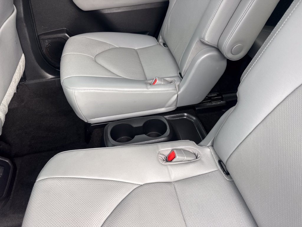 Used 2023 Toyota Highlander Limited AWD/4WD image 17