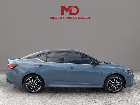 Used 2025 Nissan Sentra SR FWD image 31