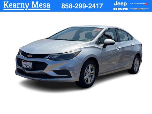 Used 2018 Chevrolet Cruze LT FWD image 1
