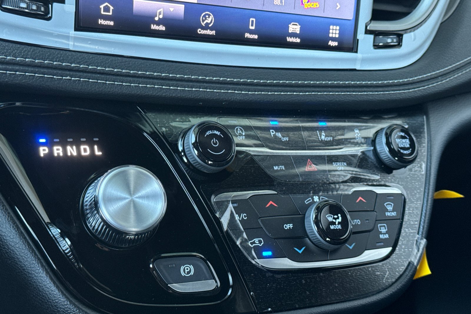New 2027 Chrysler Pacifica Select FWD image 18
