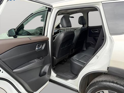 Used 2021 Nissan Rogue Platinum AWD/4WD image 31