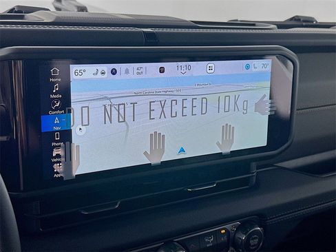 New 2026 Jeep Gladiator Mojave w/ Technology Group image 15