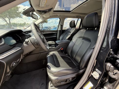 Used 2023 Jeep Grand Cherokee Limited RWD image 28