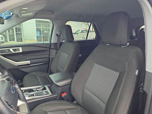 Used 2024 Ford Explorer XLT image 13