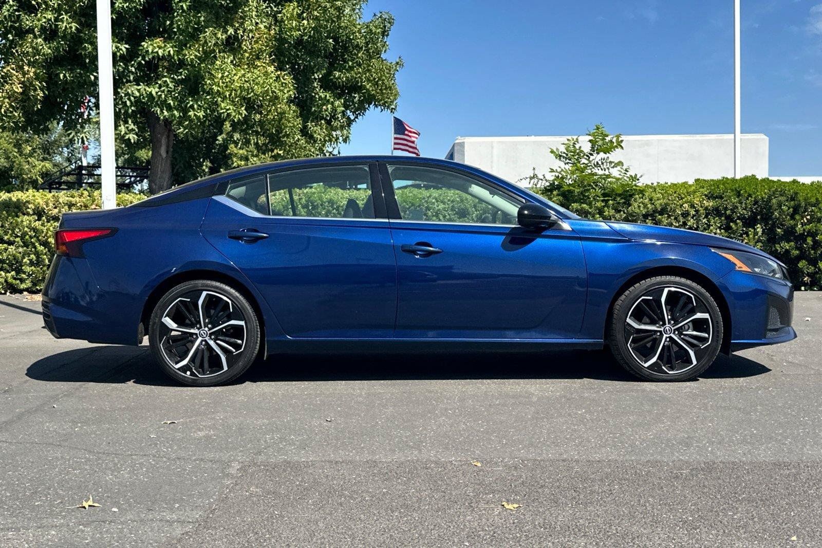 Certified 2024 Nissan Altima 2.5 SR FWD image 3