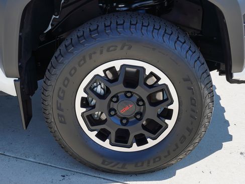 Used 2024 Toyota Tacoma TRD Off-Road w/ TRD Off Road Upgrade Package AWD/4WD image 10