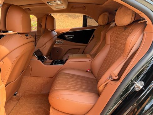 Used 2023 Bentley Flying Spur Azure AWD/4WD image 36
