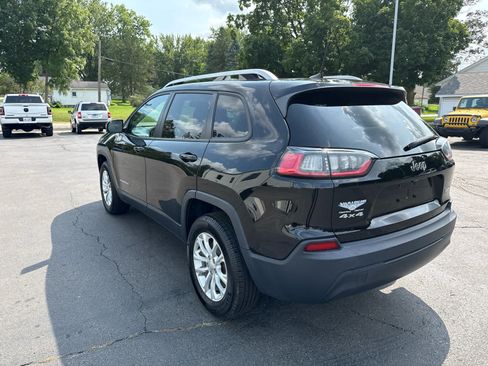 Used 2020 Jeep Cherokee Latitude AWD/4WD image 5