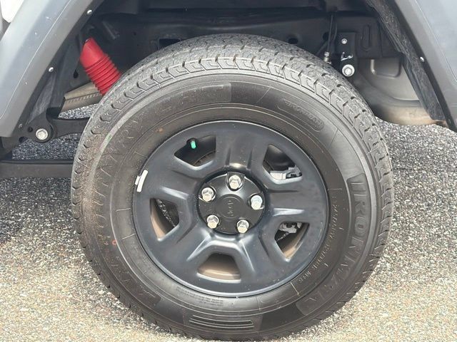 Used 2024 Jeep Gladiator Sport AWD/4WD image 31