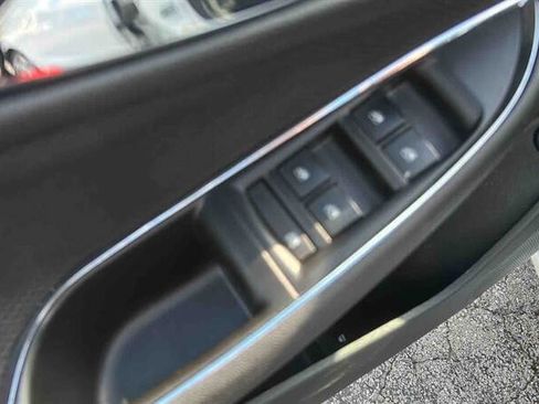 Used 2018 Chevrolet Cruze LS FWD image 11