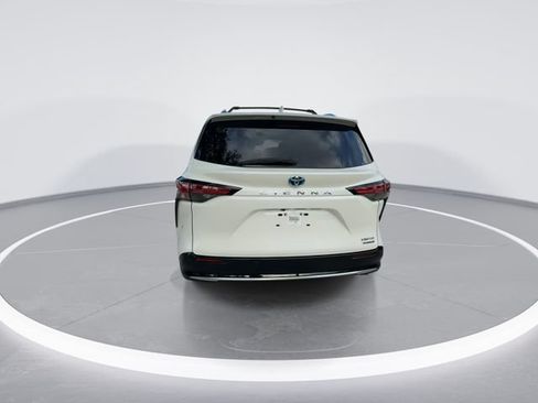 Used 2021 Toyota Sienna Limited FWD image 7