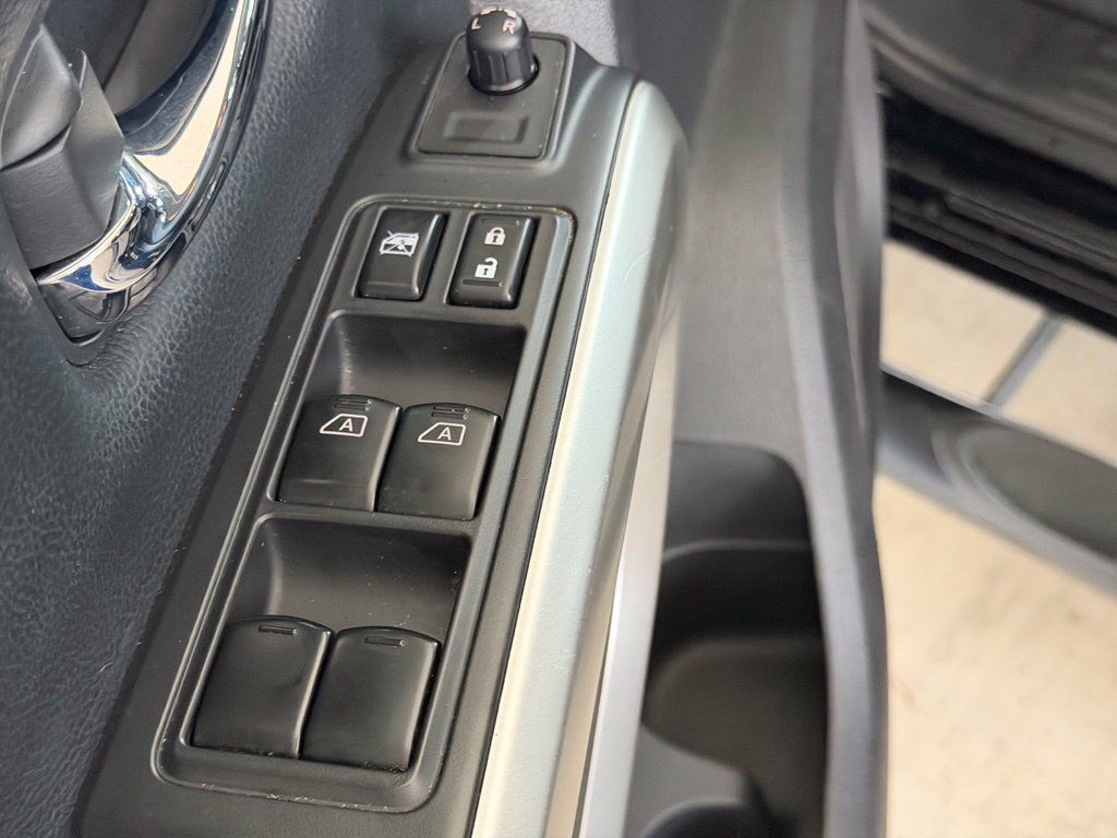 Used 2021 Nissan Titan SV w/ SV Convenience Package RWD image 41
