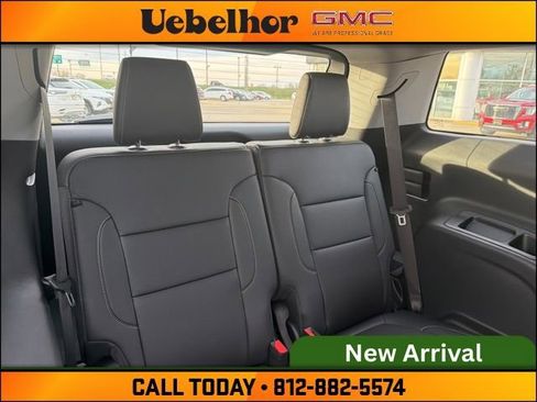 Used 2023 GMC Acadia SLT w/ Preferred Package image 8