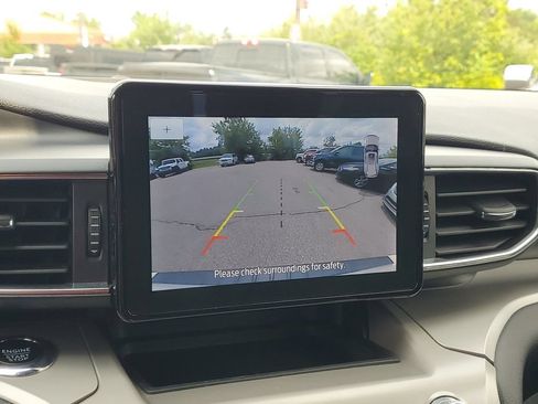 Certified 2022 Ford Explorer XLT w/ Equipment Group 202A AWD/4WD image 29