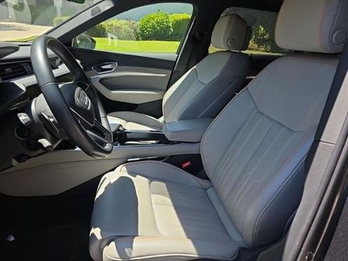 Used 2024 Audi Q8 e-tron Prestige AWD/4WD image 4