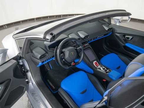 Used 2023 Lamborghini Huracan EVO RWD image 17